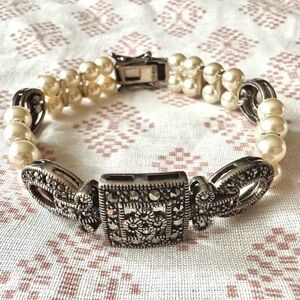 Gorgeous vintage STERLING SILVER 925 MARCASITE
PEARL TWO ROW LINK BRACEL…